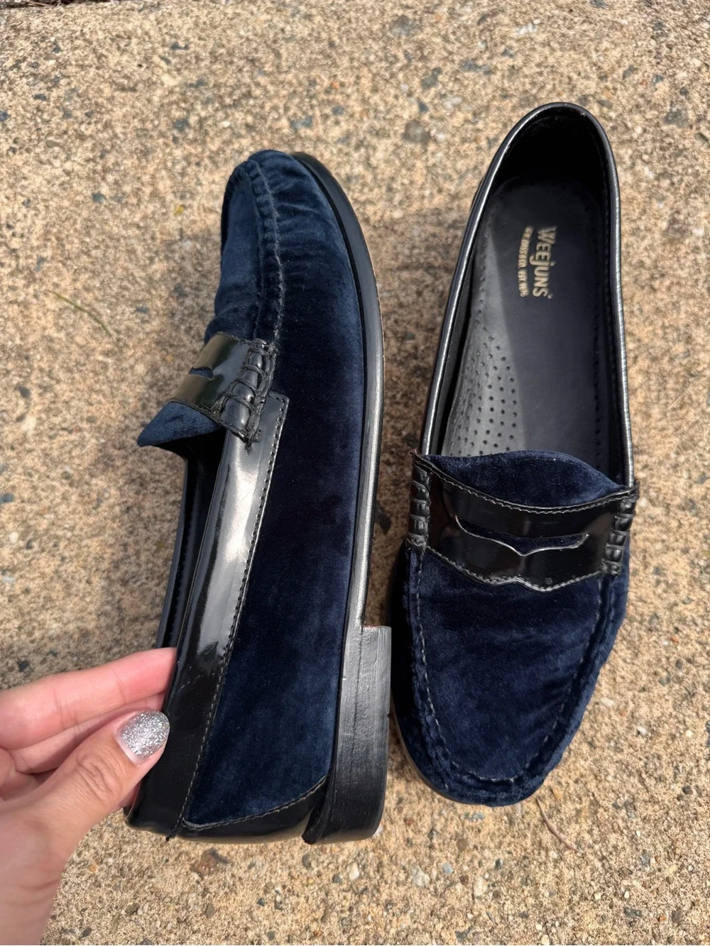 G.H. Bass & Co. Weejuns Navy blue Velvet Penny. Loafers Size 9M